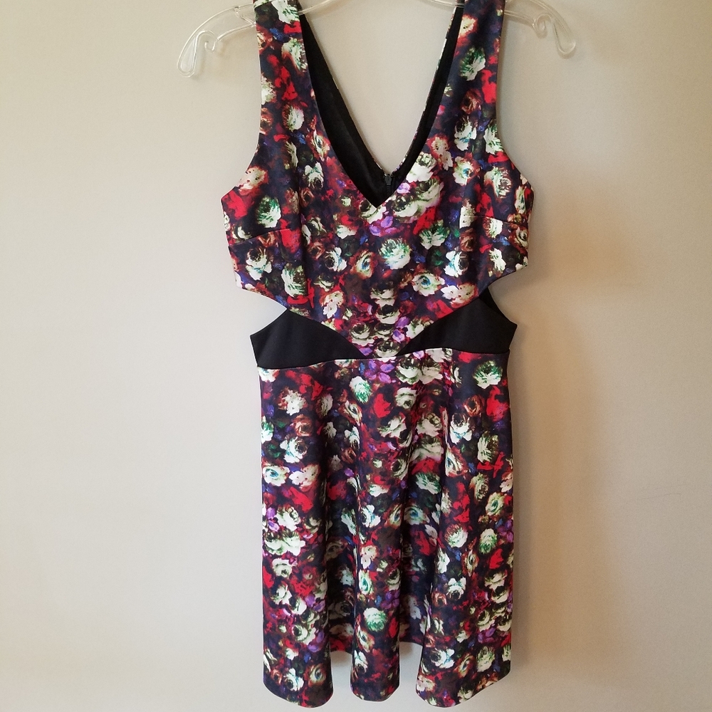 Jealous Tomato dress. Floral print. Cut outs